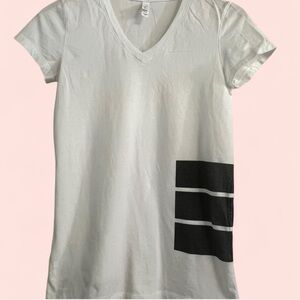 Ennelle Classic White V-Neck Tee